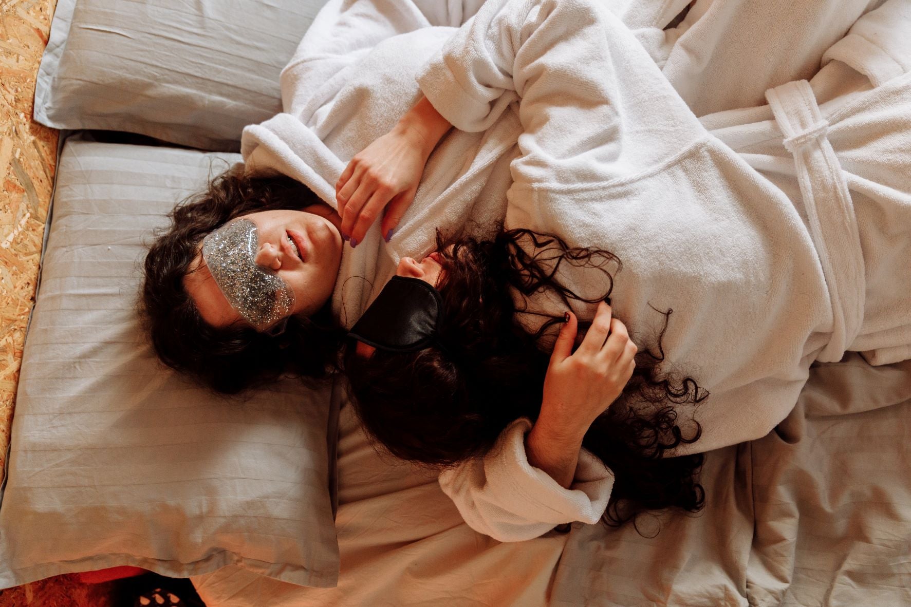 We tried 4 different sleeping masks, so you don’t have to.
